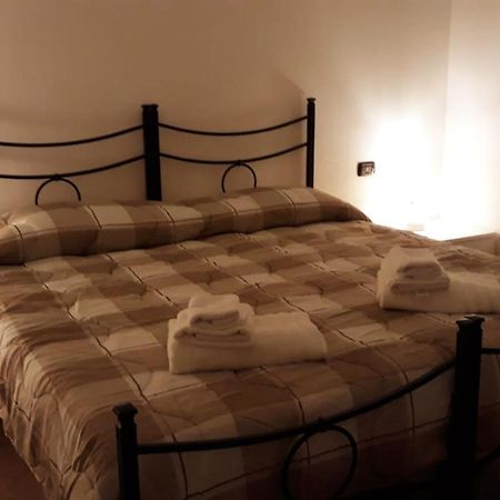 Le Tre Stelle Bed & Breakfast Ronco allʼAdige Exterior foto