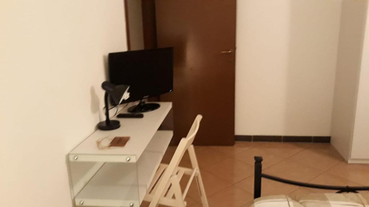 Le Tre Stelle Bed & Breakfast Ronco allʼAdige Exterior foto