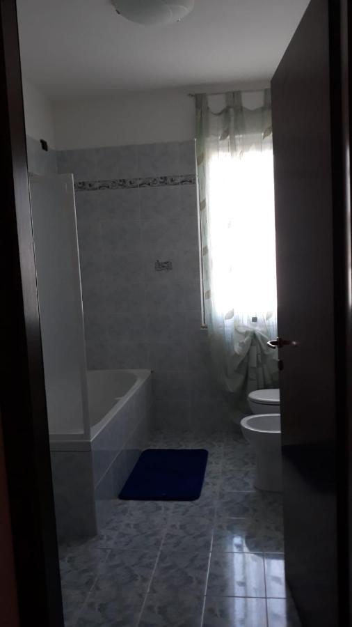 Le Tre Stelle Bed & Breakfast Ronco allʼAdige Exterior foto